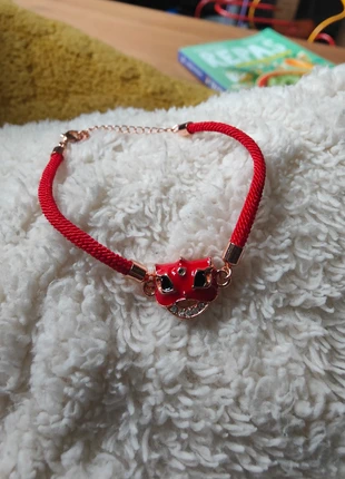 Bracelet pendent dragon asiatique et pierre de zircon. Rouge. État neuf., marke: Japon, zustand: Sehr gut, 3,00 €, 3,85 € inklusive Vinted-Käuferschutz