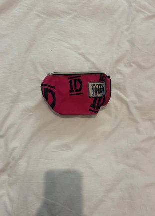 Estuche one direction, merk: One Direction, staat: Goed, € 3,00, € 3,85 inclusief Kopersbescherming