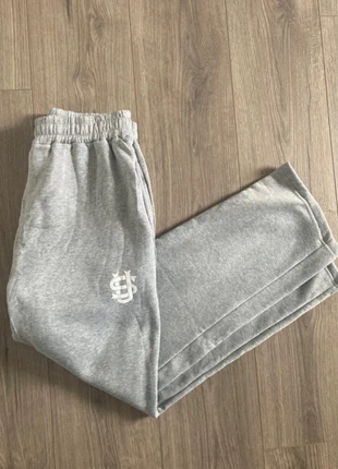 Jogging Y2K gris taille M – style rétro tendance 🔥 Neuf + envoi rapide 🚀, marque: y2k, état: Neuf avec étiquette, taille: M, 24,00 €, 25,90 € Protection acheteurs incluse