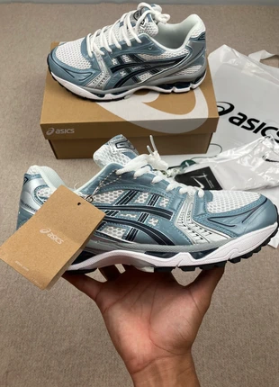 Asics Gel Kayano 14 Fjord Bleu Blanc Argenté 44, marque: Asics, état: Neuf sans étiquette, taille: 44, 70,00 €, 74,20 € Protection acheteurs incluse