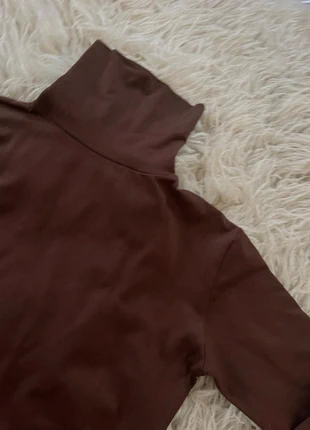 Camisola básica de gola alta castanha, condizioni: Discrete, taglia: Taglia unica, €2.00, €2.80 include la Protezione acquisti