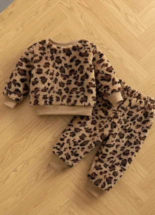 Ensemble pull et jogging enfant leopard 1-2 ans 90cm, marque: Elise&Co, état: Très bon état, taille: 18-24 mois / 86 cm, 39,99 €, 42,69 € Protection acheteurs incluse