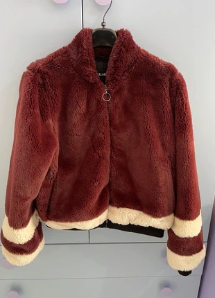 Pelliccia marrone elegante pellicciotto marrone e bianco - fourrure marron et blanc, merk: Pull & Bear, staat: Heel goed, maat: S / 36 / 8, € 18,00, € 19,60 inclusief Kopersbescherming