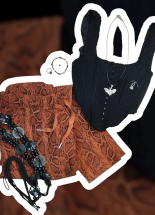 Pantalon à motifs rouge orangé et marron foncé alt grunge, marke: Alternative, zustand: Gut, größe: M / 38 / 10, 5,00 €, 5,95 € inklusive Vinted-Käuferschutz