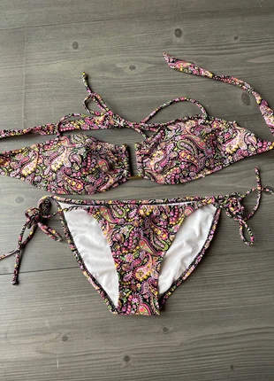 Cute paisley bikini strapless size XS, merk: Blanco beachwear, staat: Goed, maat: XS / 34 / 6, € 5,00, € 5,95 inclusief Kopersbescherming