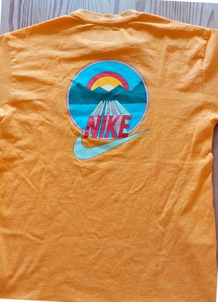 Tee shirt Nike,jaune œuf,logo brodé style rétro. Big  flocage dos sunset . S .Neuf., merk: Nike, staat: Nieuw zonder prijskaartje, maat: S, € 21,00, € 22,75 inclusief Kopersbescherming