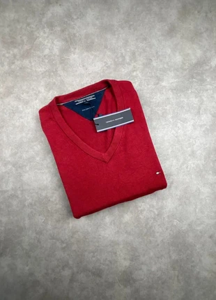 Pull col V Tommy Hilfiger rouge / bordeaux logo brodé neuf - taille 3XL, brand: Tommy Hilfiger, condition: New with tags, size: XXXL / 46 / 18, €44.90, €47.85 includes Buyer Protection Pro