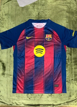 Maillot du Fc Barcelone 2025, marque: Nike, état: Très bon état, taille: M, 14,90 €, 16,35 € Protection acheteurs incluse