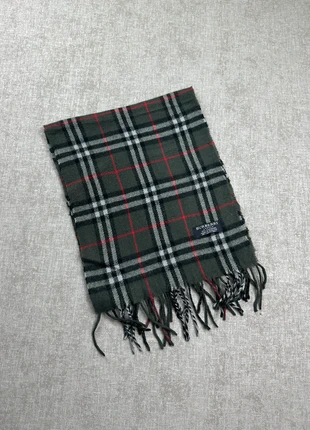 Écharpe Burberry gris foncés, merk: Burberry, staat: Heel goed, € 45,00, € 47,95 inclusief Kopersbescherming Pro