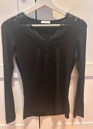 schwarzes Spitzenshirt, marke: yamamay, zustand: Sehr gut, größe: S / 36 / 8, 14,00 €, 15,40 € inklusive Vinted-Käuferschutz