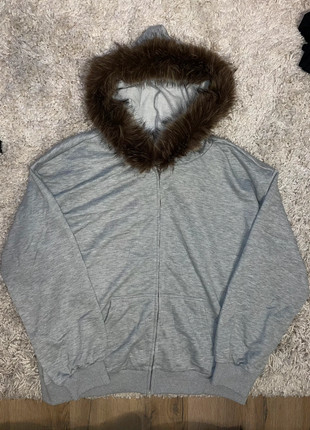 Veste grise Y2K à capuche zippée avec fourrure | style vintage 2000’s rock métal emo drip, marque: y2k, état: Très bon état, taille: M, 49,90 €, 53,10 € Protection acheteurs (Pro) incluse