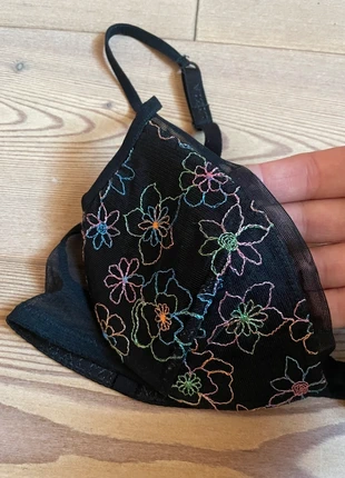 Reggiseno nero con ricami floreali multicolor “Malizia La Perla” taglia 2/S (F85-EU75) Italy🇮🇹, brand: La Perla, condizioni: Ottime, taglia: S, €35.00, €37.45 include la Protezione acquisti