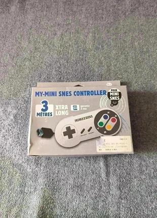 Manette pour Wii Wii u ou mini nes, marque: freaks geeks, état: Neuf avec étiquette, 10,00 €, 11,20 € Protection acheteurs (Pro) incluse