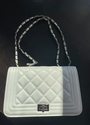 Borsa bianca trapuntata a tracolla elegante e versatile, marque: Trendy, état: Très bon état, 9,95 €, 11,15 € Protection acheteurs incluse