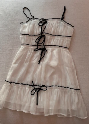 Commense White Mini Dress with Black Trim & Bows, merk: Commense, staat: Nieuw zonder prijskaartje, maat: S / 36 / 8, € 20,00, € 21,70 inclusief Kopersbescherming