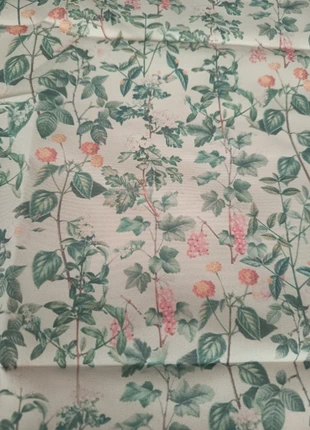 Tissu fleuri, marque: Couture, état: Très bon état, 10,00 €, 11,20 € Protection acheteurs (Pro) incluse