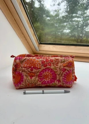 Jolie trousse a maquillage en tissu matelasse - taille S, marque: Indigo Chic Jaipur, état: Neuf sans étiquette, 15,00 €, 16,45 € Protection acheteurs (Pro) incluse