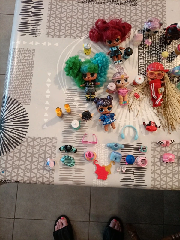 Lot poupées lol + accessoires - photo numéro 2
