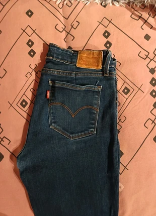 👖 Jean Levi’s skinny T28, merk: Levi's, staat: Heel goed, maat: S / 36 / 8, € 22,99, € 24,84 inclusief Kopersbescherming