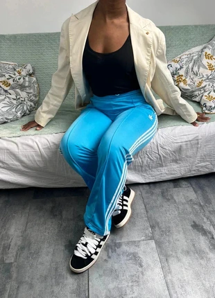 Survêtement pantalon sport vintage large Adidas Firebird bleu l Femme taille XL 42, marque: adidas, état: Très bon état, taille: XL / 42 / 14, 33,00 €, 35,35 € Protection acheteurs incluse