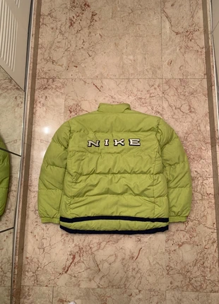 Doudoune réversible vintage Nike 90s, excellent état, de couleur bleu et vert/jaune - Taille M homme, marque: Nike, état: Neuf sans étiquette, taille: M, 89,90 €, 95,10 € Protection acheteurs (Pro) incluse