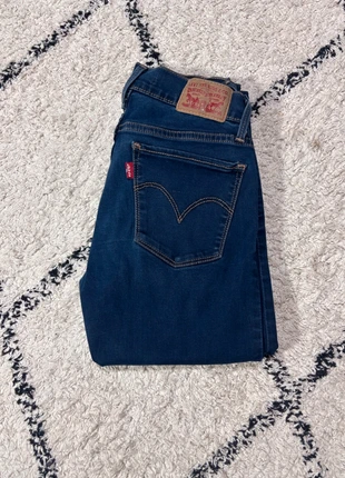 Jean Levi’s 710 Super Skinny W26 L30 Bleu, marque: Levi's, état: Très bon état, taille: S / 36 / 8, 19,99 €, 21,69 € Protection acheteurs incluse