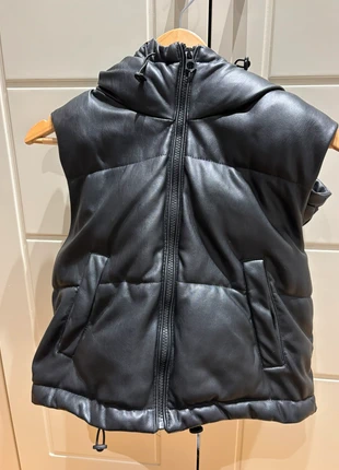 Abrigo chaleco negro mujer Stradivarius, brand: Stradivarius, condizioni: Nuovo senza cartellino, taglia: XS / IT 38 / EU 34, €11.00, €12.25 include la Protezione acquisti