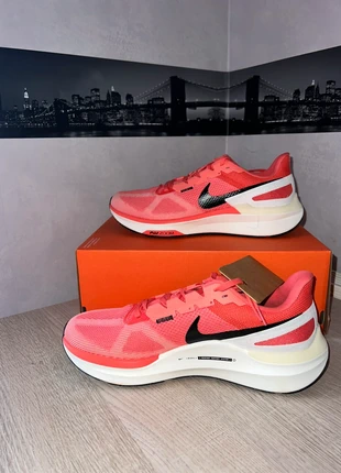 zoom structure 25 running, marque: Nike, état: Neuf sans étiquette, taille: 44, 65,00 €, 68,95 € Protection acheteurs incluse