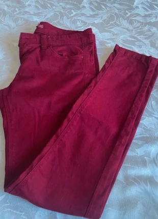 Pantalon Stradivarius T38 - bordeaux, marca: Stradivarius, estado: Muy bueno, tamaño: M / 38 / 10, 9,00 €, 10,15 € Protección al comprador incluida