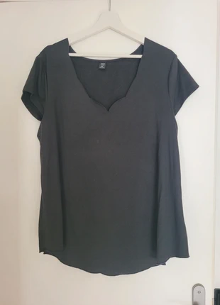 Haut Shein Curve 1XL – Col V Festonné & Élégant, brand: Shein Curve, condition: Very good, size: XXL / 44 / 16, €3.00, €3.85 includes Buyer Protection