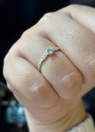 silver ring s925 with zirconia stones, marca: Local, estado: Novo com etiquetas, tamanho: 17,3 mm Ø / 14,5, €20.00, €21.70 inclui Proteção do Comprador