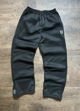 Jogging noir y2k 🧵, marca: y2k, estado: Muy bueno, tamaño: M, 35,00 €, 37,45 € Protección al comprador incluida