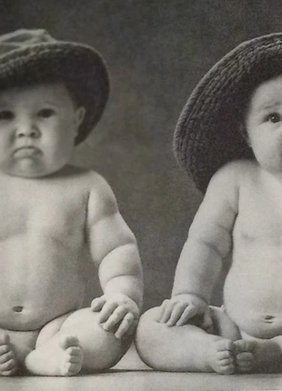 Deux bébés avec chapeaux 🧢, brand: Top Vintage, condition: Good, €10.00, €11.20 includes Buyer Protection