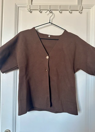 Top cardigan marron boutons dorés manches courtes, merk: Boutique indépendante, staat: Heel goed, maat: S / 36 / 8, € 10,00, € 11,20 inclusief Kopersbescherming