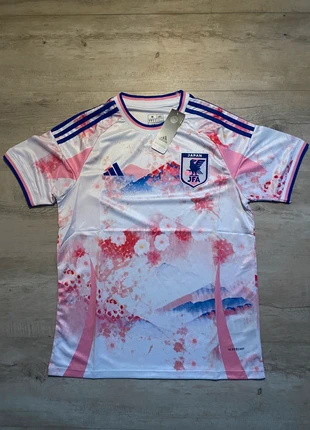 Maillot Concept Japon Neuf avec étiquette Taille M, marke: Concept, zustand: Sehr gut, größe: M, 16,70 €, 18,24 € inklusive Vinted-Käuferschutz