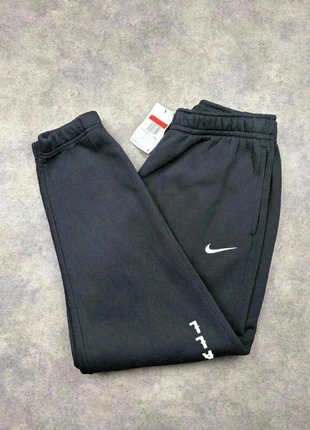 Jogging Nike | Taille L | Couleur Noir, marke: Nike, zustand: Sehr gut, größe: L / 40 / 12, 20,50 €, 22,23 € beinhaltet Vinted-Käuferschutz Pro