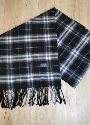 Écharpe Burberry noire - Authentique & élégante, brand: Burberry, condizioni: Ottime, €50.00, €53.20 include la Protezione acquisti