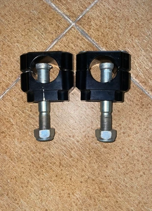 Kit supporti riser CNC Renthal clamps originali per manubrio moto, marque: Renthal, état: Très bon état, 32,00 €, 34,30 € Protection acheteurs incluse