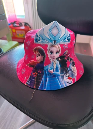 Chapeau Disney La Reine des Neiges – Taille 3-5 ans, marke: Disney, zustand: Sehr gut, größe: 3-5 years, 53 cm, 10,00 €, 11,20 € inklusive Vinted-Käuferschutz