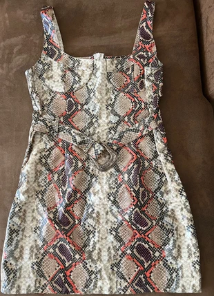 Très belle robe, marque: PrettyLittleThing, état: Neuf sans étiquette, taille: L / 40 / 12, 5,00 €, 5,95 € Protection acheteurs incluse