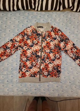 Veste à fleurs, brand: Jolifly & Justine Y, condizioni: Ottime, taglia: XXXS / IT 34 / EU 30, €3.00, €3.85 include la Protezione acquisti