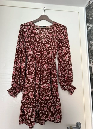 Vestitino a fiorellini rosa e marrone, brand: Shein, condizioni: Ottime, taglia: XS / IT 38 / EU 34, €12.00, €13.30 include la Protezione acquisti