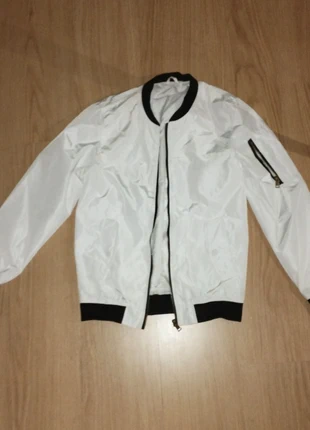 Witte Bomberjas maat S, marque: Van Halen Mode, état: Très bon état, taille: S, 10,00 €, 11,20 € Protection acheteurs incluse