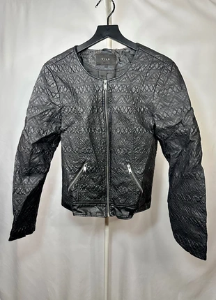 Schwarze kurze Lederjacke | Vila | Größe L | Azteken-Muster | Figurbetont & Stylisch, marque: Vila, état: Très bon état, taille: L / 40 / 12, 10,00 €, 11,20 € Protection acheteurs incluse