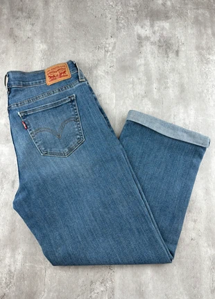 Jean levi’s W28 FR38 coupe droite femme couleur bleu en très bon état, brand: Levi's, condizioni: Ottime, taglia: M / IT 42 / EU 38, €14.00, €15.40 include la Protezione acquisti