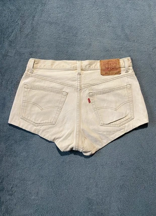 short en jean blanc Levi's 501 court femme taille W33/L34, marque: Levi's, état: Très bon état, taille: M / 38 / 10, 12,90 €, 14,25 € Protection acheteurs incluse