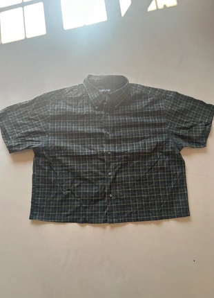 Boxy button shirt (reworked by me), marque: Vintage Dressing, état: Neuf sans étiquette, taille: M, 27,00 €, 29,05 € Protection acheteurs incluse