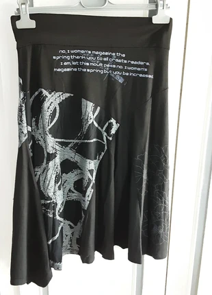 Jupe noire et grise asymétrique taille élastique ,taille S, condizioni: Ottime, taglia: S / IT 40 / EU 36, €5.00, €5.95 include la Protezione acquisti