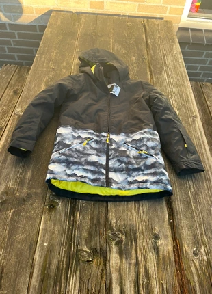 Ski jas NIEUW maat 134/140 (kast), merk: Active Touch, staat: Nieuw zonder prijskaartje, maat: 9 jaar / 134 cm, € 16,00, € 17,50 inclusief Kopersbescherming