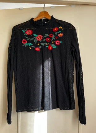 Blouse dentelle et fleurs Sézane, merk: Sézane, staat: Heel goed, maat: S / 36 / 8, € 38,00, € 40,60 inclusief Kopersbescherming